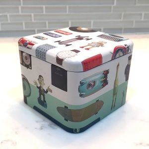 Fossil tin container